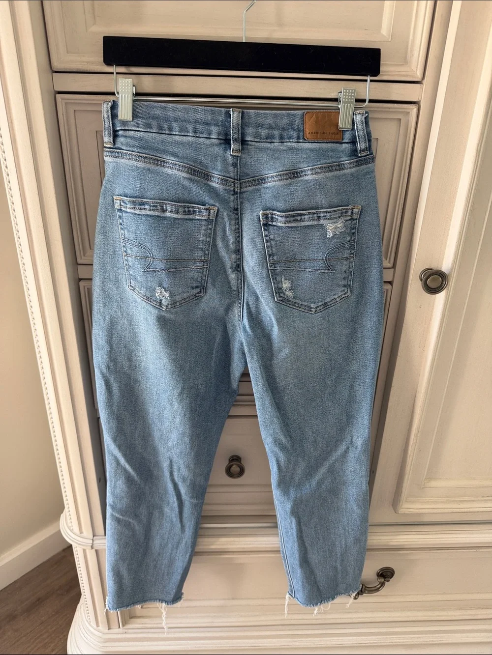 American Eagle Outfitters Light Blue Distressed Cropped Jeans